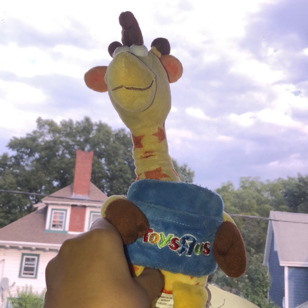 ⚠️EXTREMELY RARE⚠️ toys R US Jeffery plush